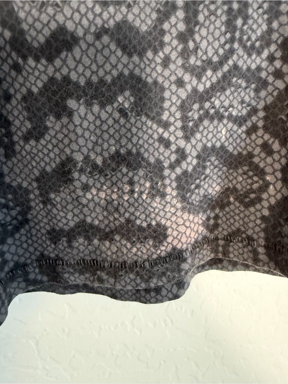 Anine Bing Lili Tee Washed Python Charcoal Grey Snake Print Heavy Distressed XS - Picture 3 of 5